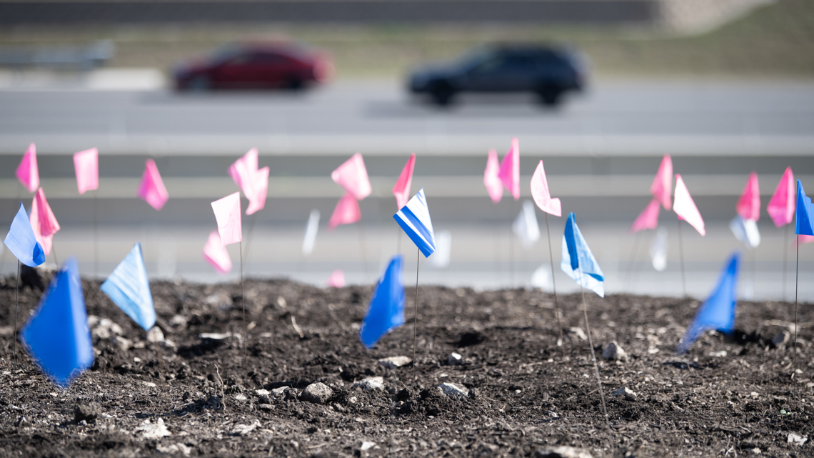 What are the pink and blue flags on MoPac for?