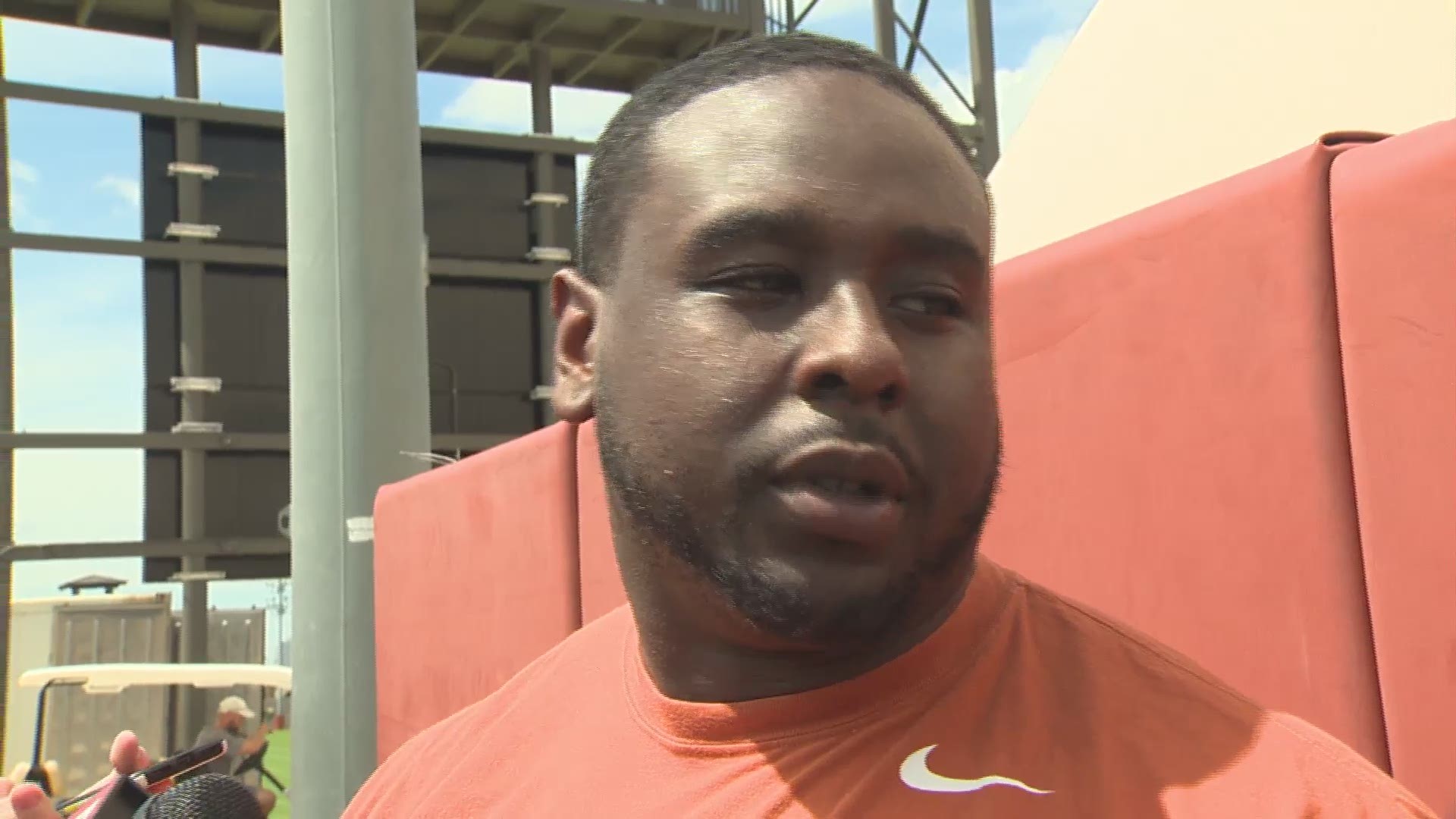 A pair of UT lineman, Chris Nelson and Patrick Vahe discuss the heat, practicing indoors, and the development of the offensive line.