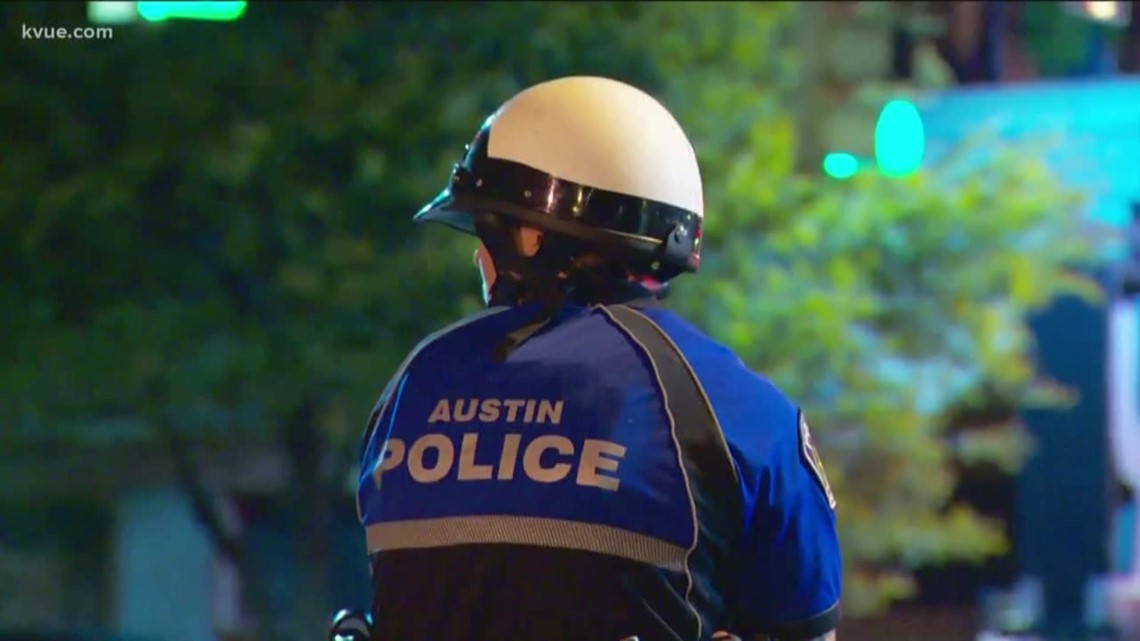 Austin police officers are heading back to class to get more mental health training.