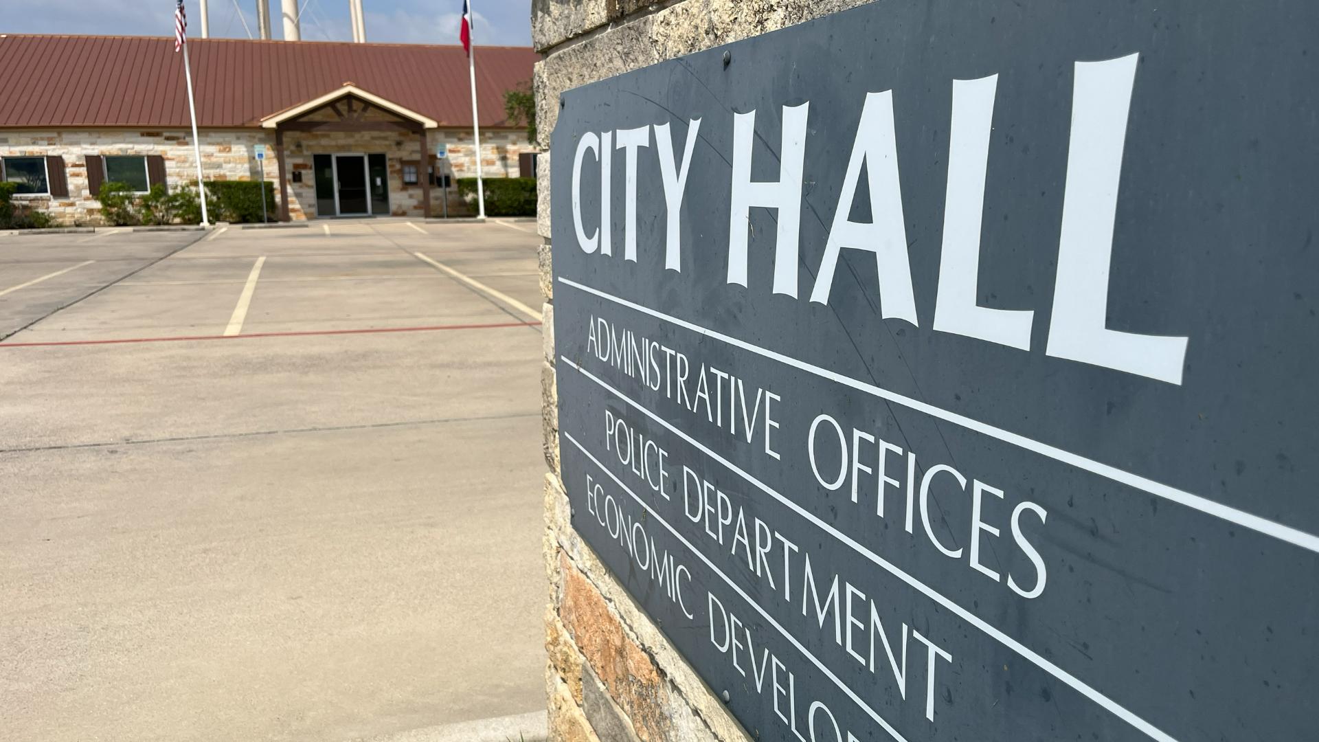 Things got heated at Jarrell City Hall on Tuesday as city council and community members gathered to address a complaint against certain councilmen.