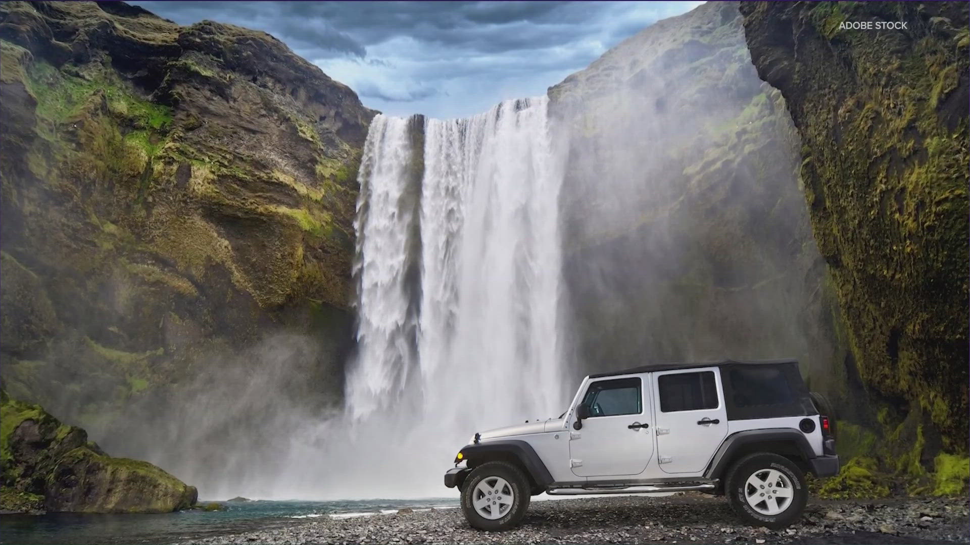 Until this year, Jeep was the only U.S. car manufacturer still making models with the manual windows included.