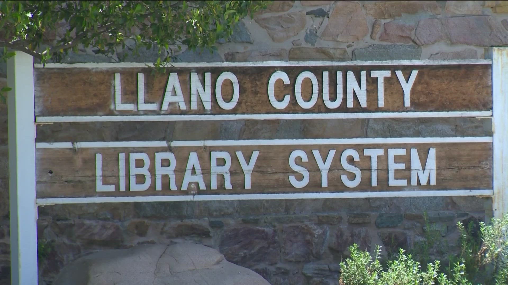 County commissioners voted to remove an item related to closing libraries from their agenda on Thursday.