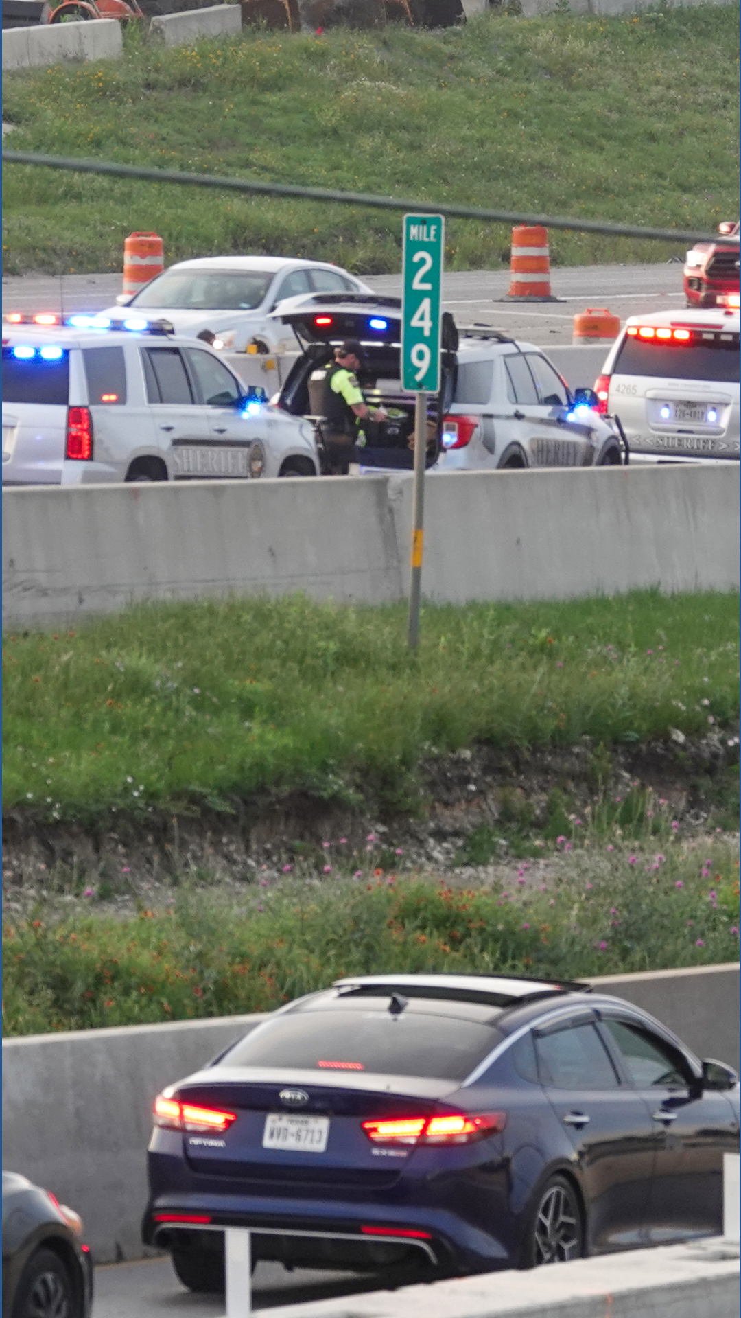 I-35 southbound reopens in North Austin after pedestrian killed in ...