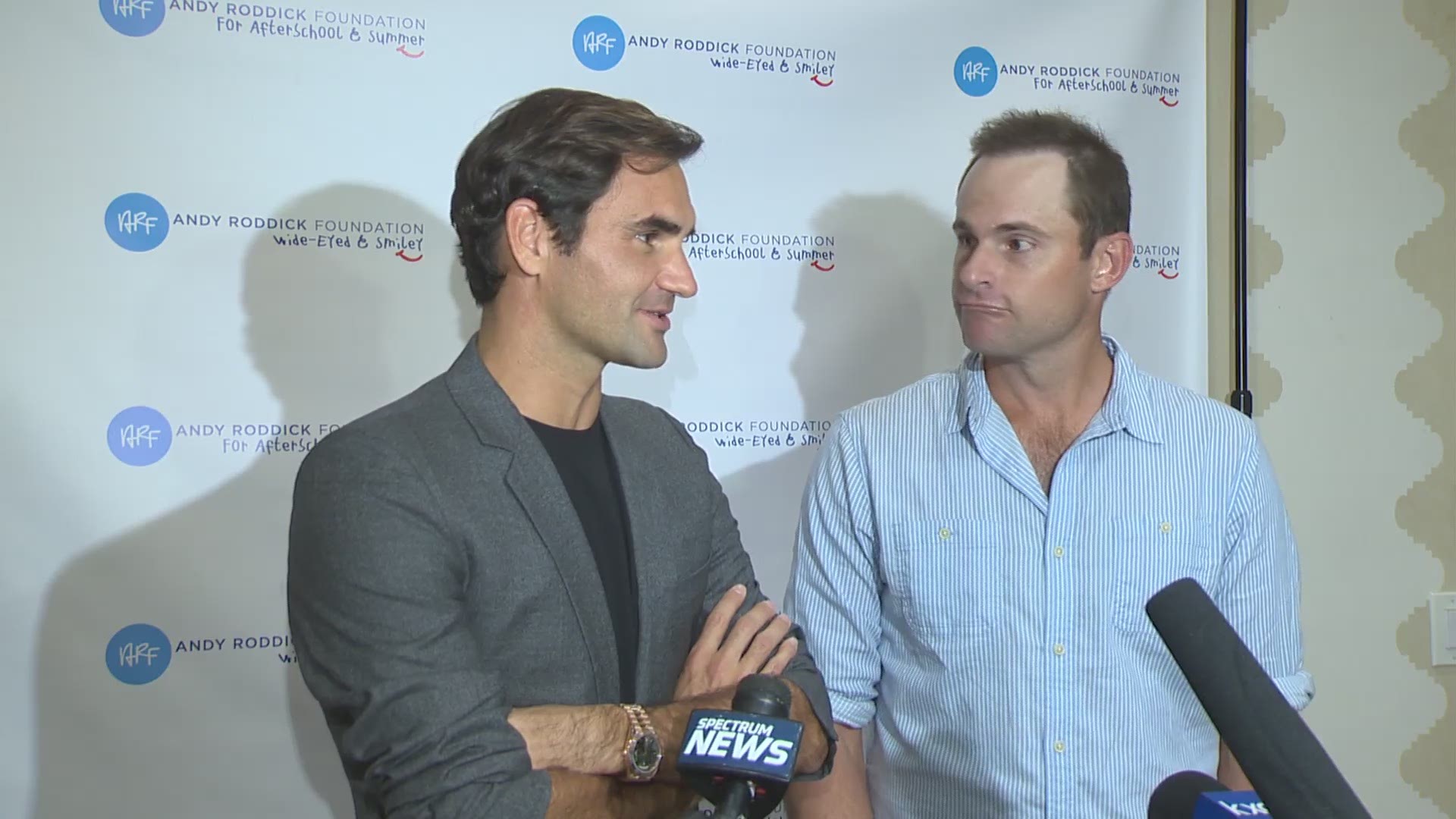 Roger Federer makes a stop in Austin for an event supporting the Andy Roddick Foundation.