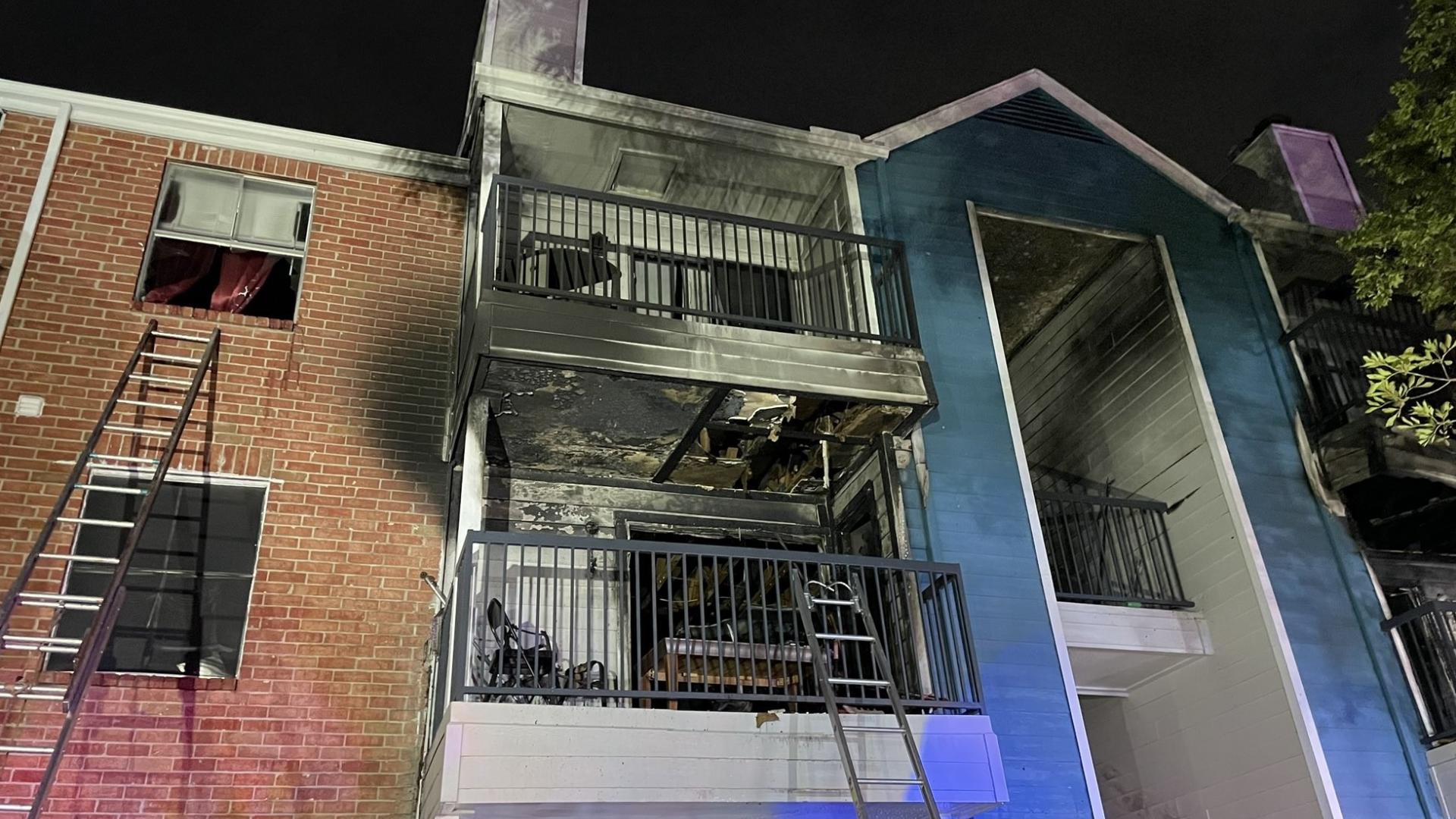 An apartment fire in North Austin forced more than two dozen people from their homes Tuesday morning.