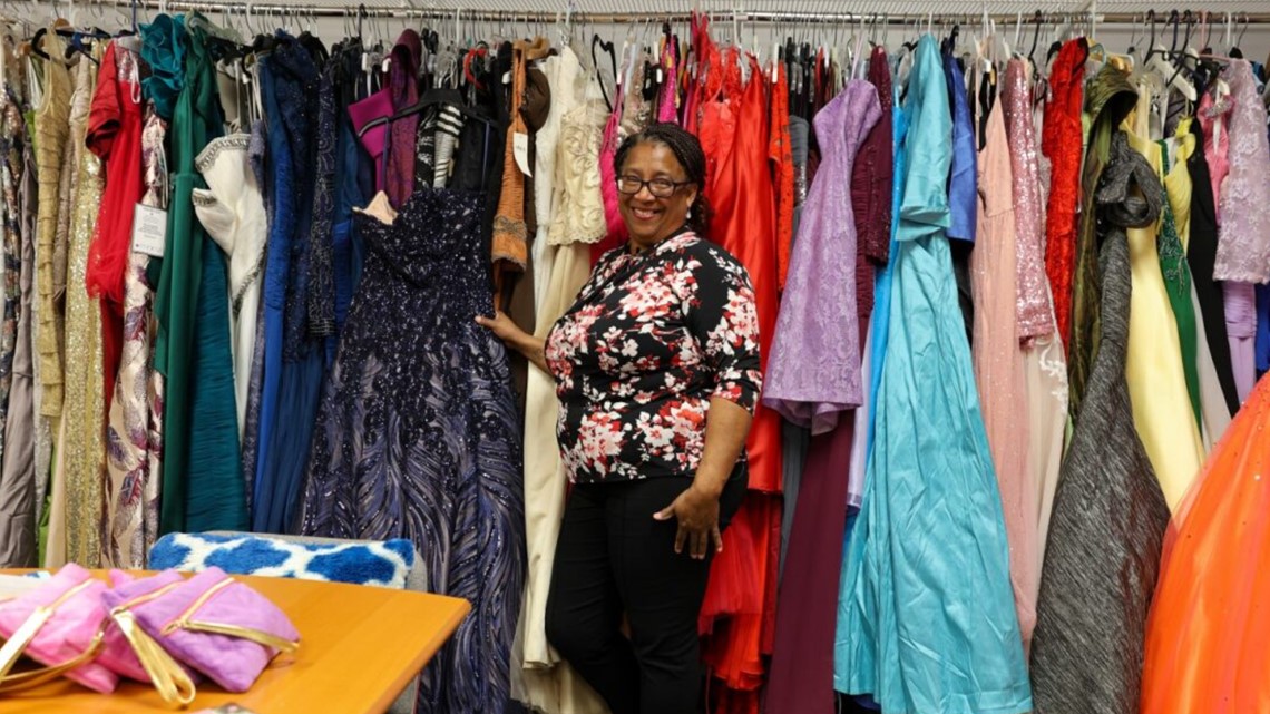 Austin woman helps Texas teens in foster care prepare for prom