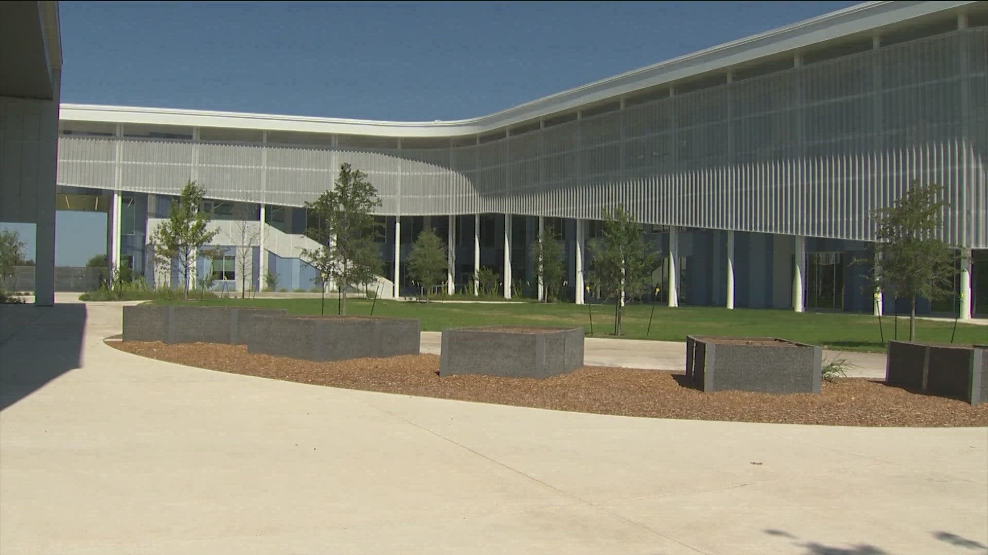 Dr. General Marshall Middle School will open its doors for the first time Monday. KVUE's Eric Pointer got a look inside and shows us what students can expect.