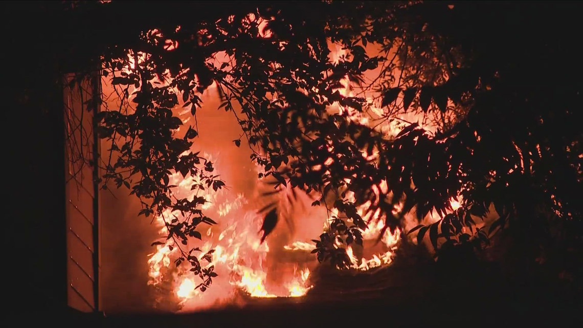 Fire destroys part of West Campus condominium complex in Austin | kvue.com