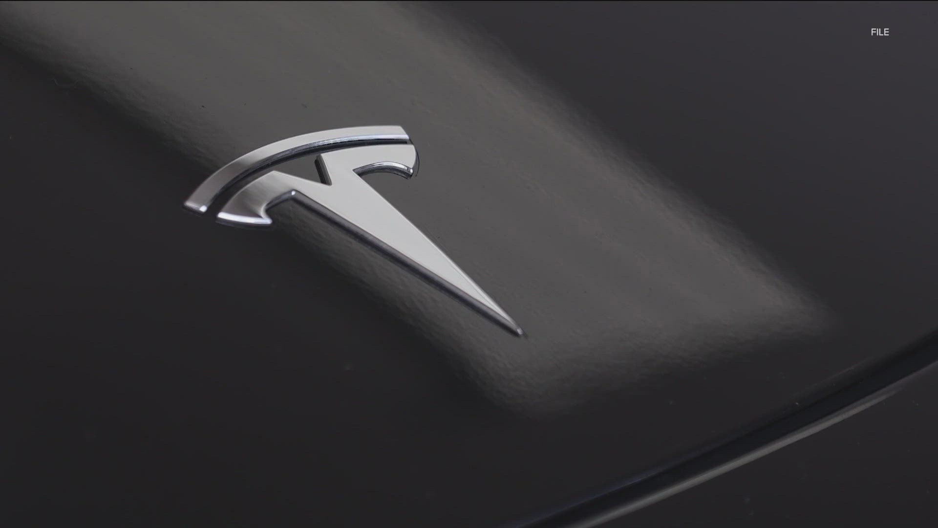 Austin-based Tesla lost another top executive as the electric car maker continues to struggle with falling sales.