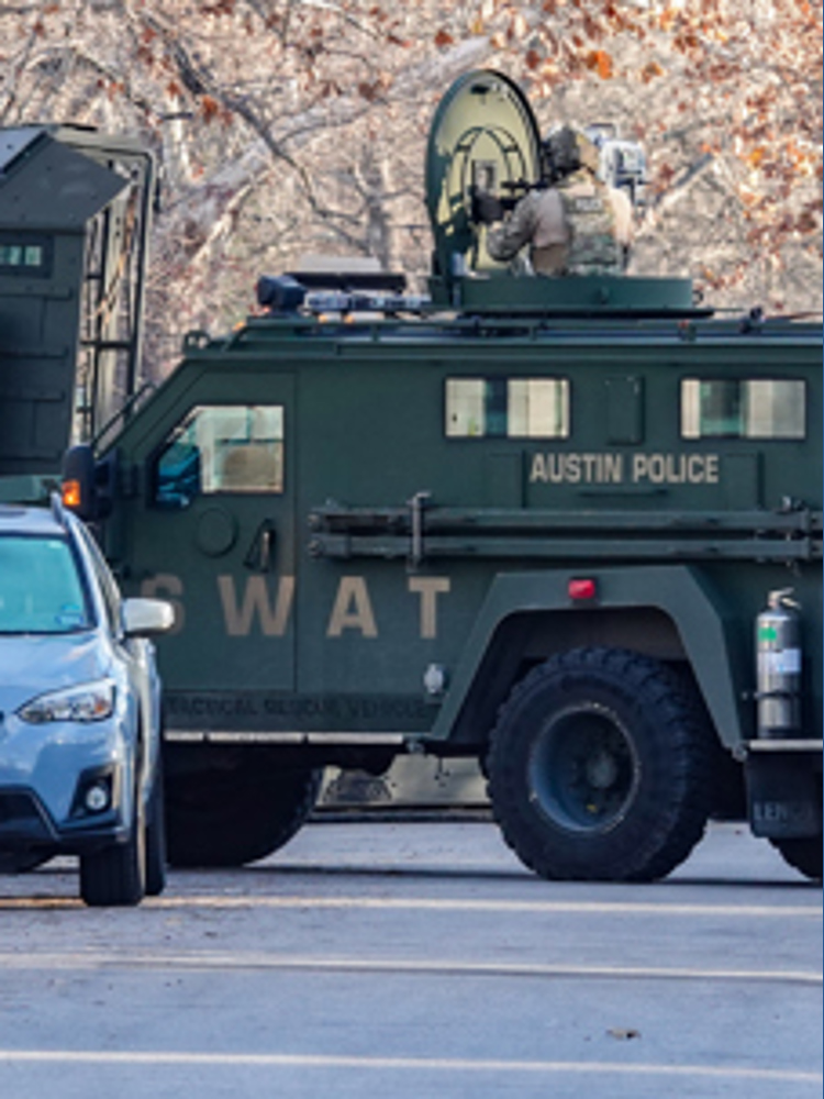 Suspect in custody after SWAT situation Monday in Central Austin | kvue.com