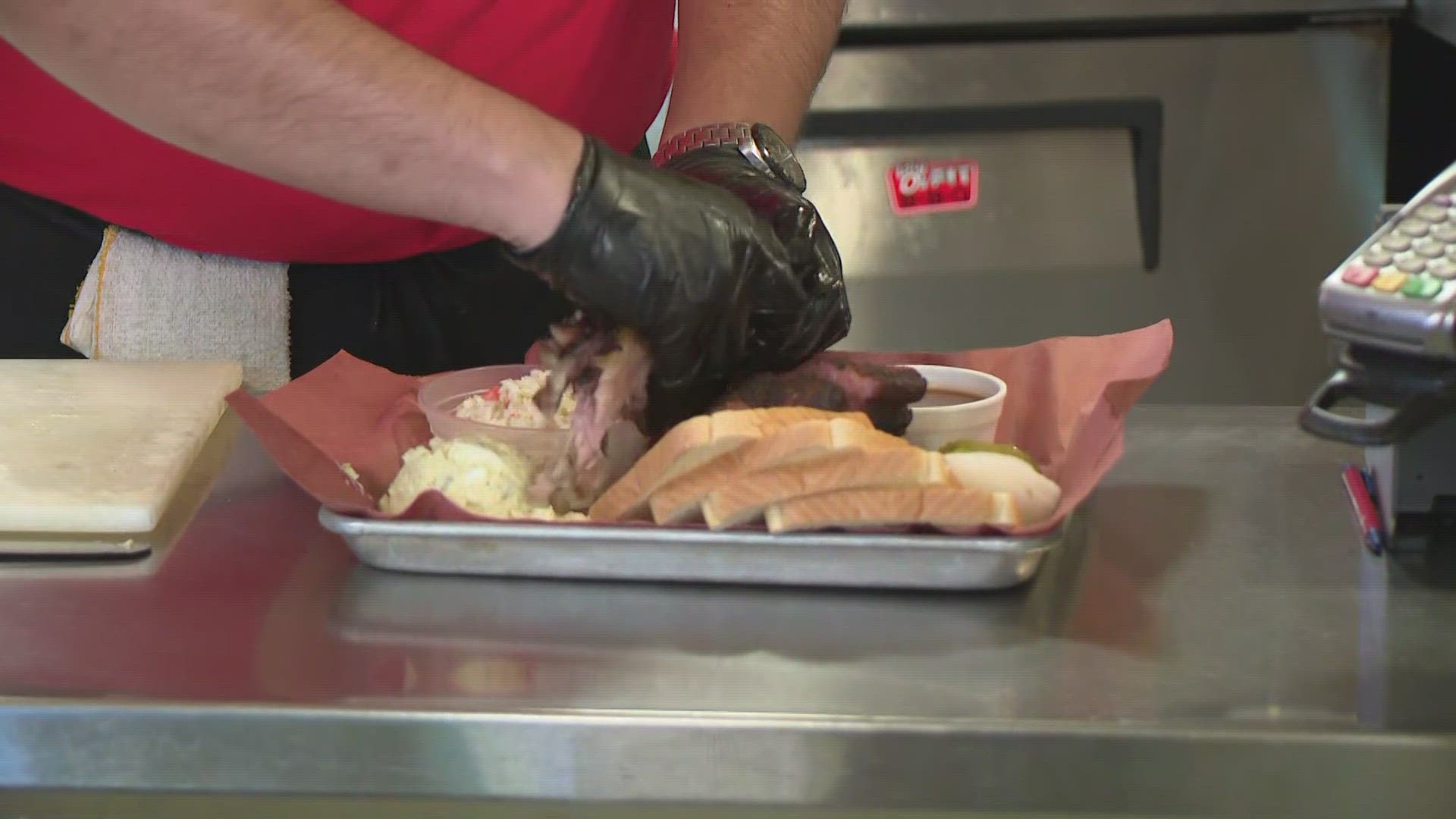 KVUE's Eric Pointer spent Fourth of July morning getting barbecue tips from a local pitmaster! At the end of the show, it was time to taste test the final product.