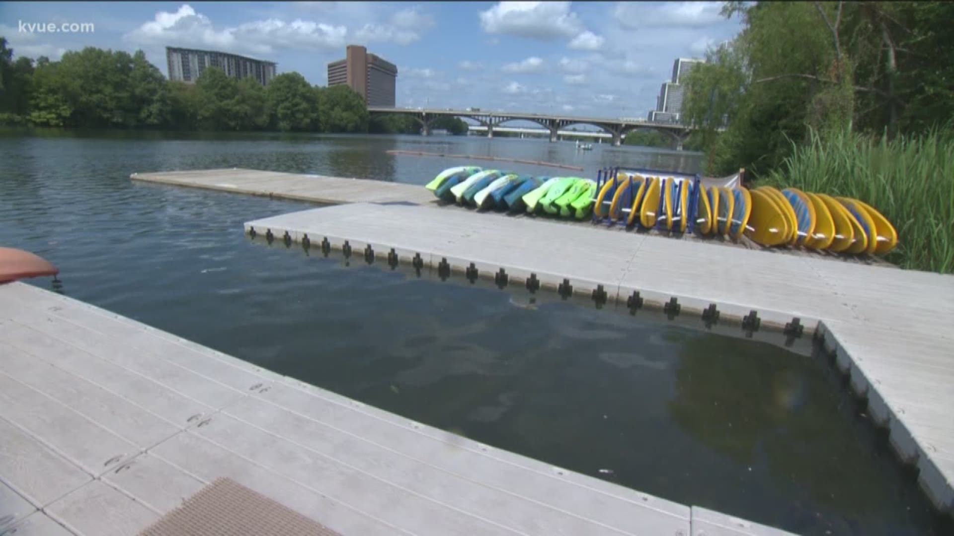 Recreational businesses on Lady Bird Lake are doing their part to warn people about toxic blue-green algae in the water.