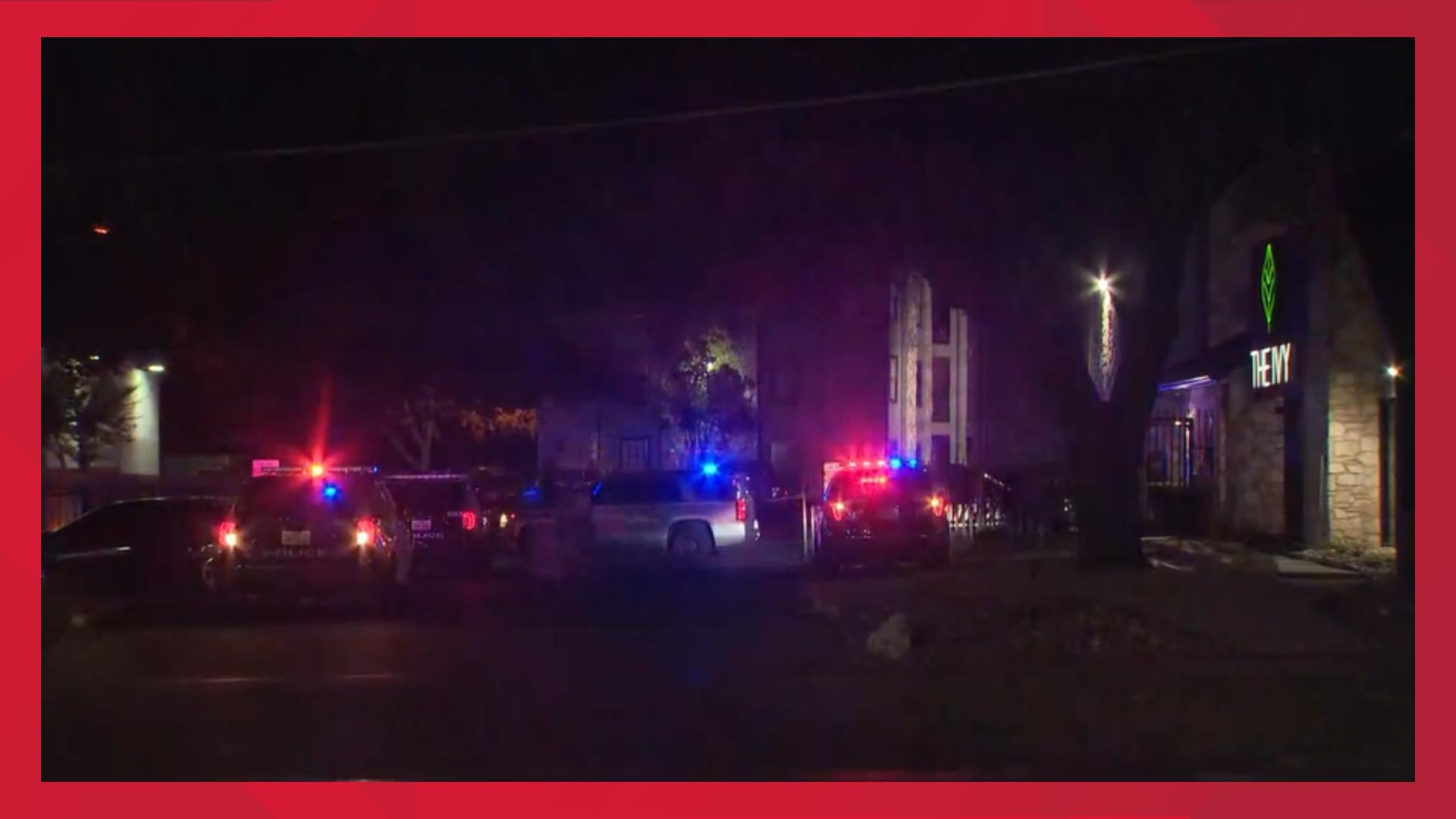 At least 5 people stabbed at apartment complex on North Lamar Boulevard