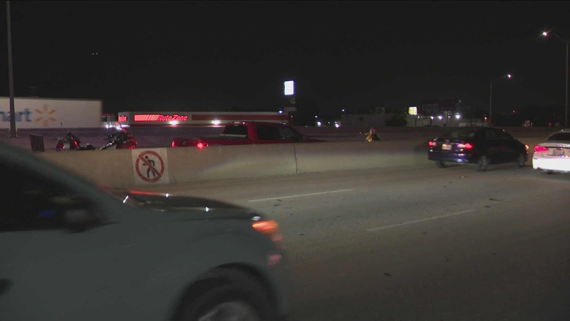 Pedestrian hit by vehicle on I-35 in critical condition | kvue.com