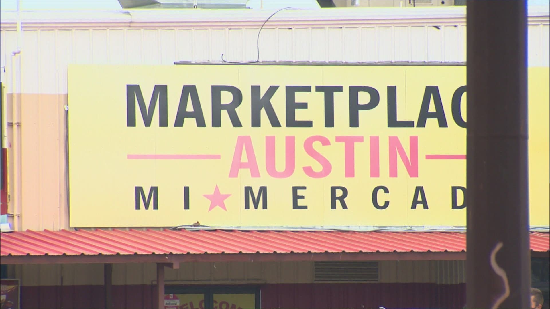 A jewelry store at the Marketplace flea market on North Lamar Boulevard was robbed Friday.