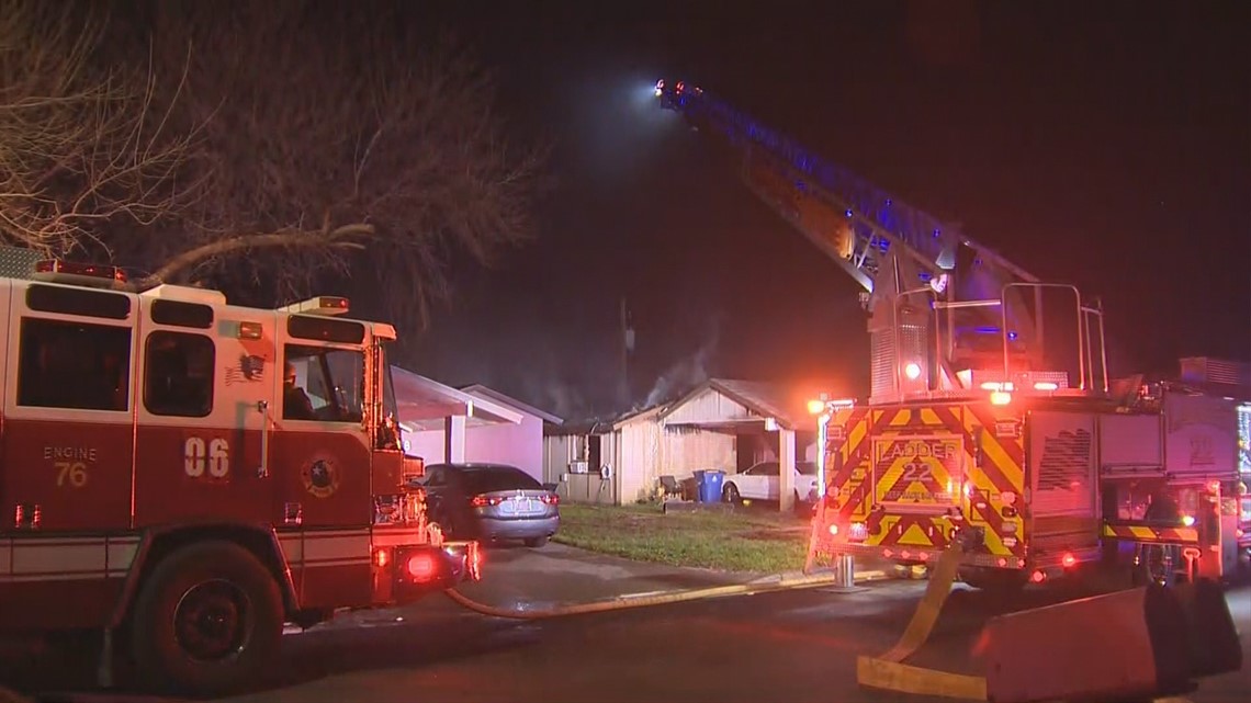 Austin firefighters: 9 displaced after duplex fire | kvue.com
