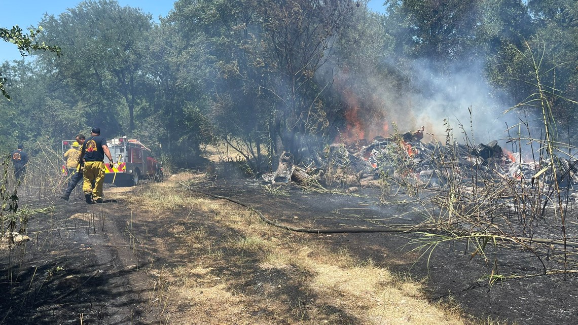 Firefighters Battle Brush Fire In South Austin | Kvue.com