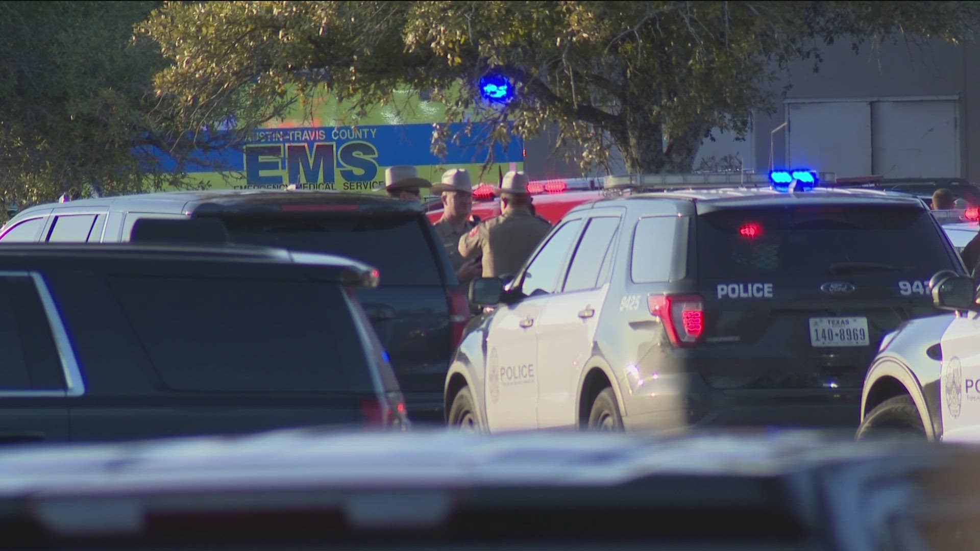 Austin police continue search for suspect in Lakeline Mall shooting ...