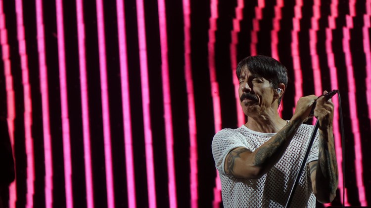 Sound issues plague start of Red Hot Chili Peppers' ACL Fest Weekend 2 set