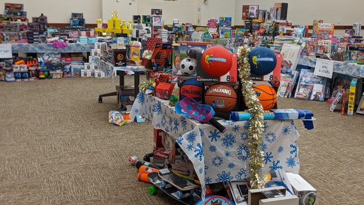 Former Longhorn surprises kids with shopping spree in south Austin