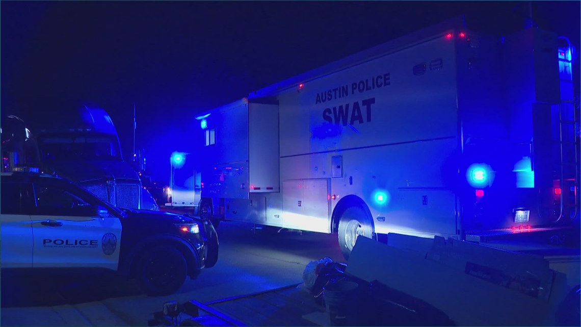 Man in custody after SWAT responds to northeast Austin home | kvue.com