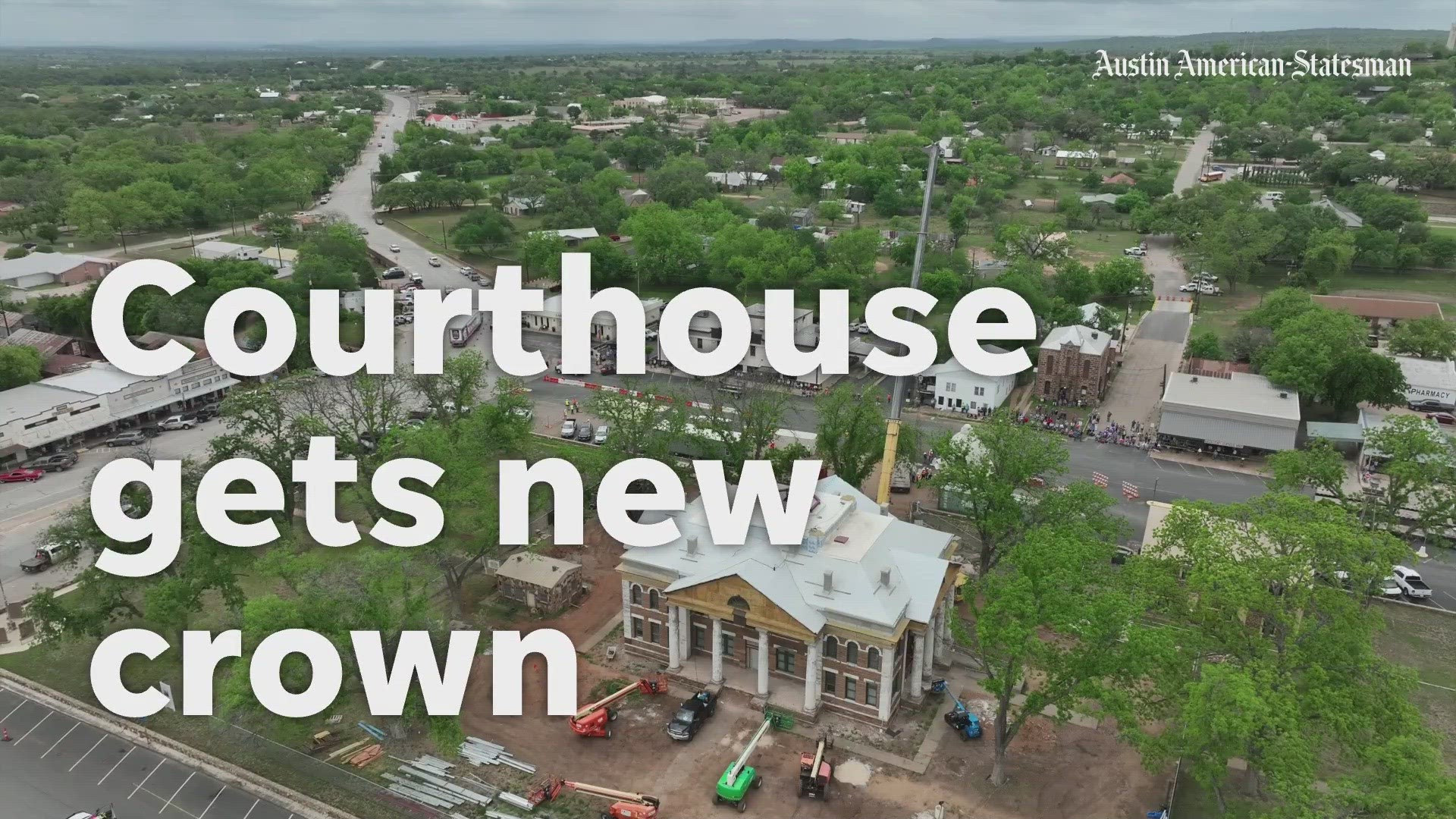 Two years after a fire destroyed the original crown, the courthouse received a new one over the weekend. Credit: Jay Janner/Austin American-Statesman