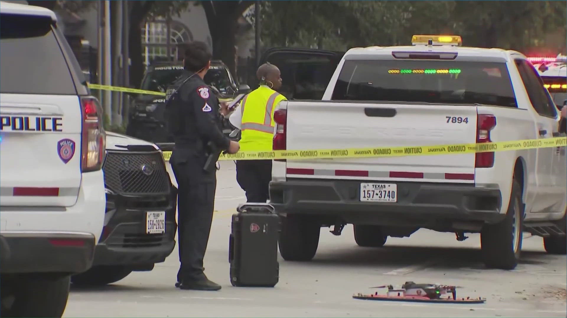 No suspects in custody after woman shot and killed on METRO bus in West ...