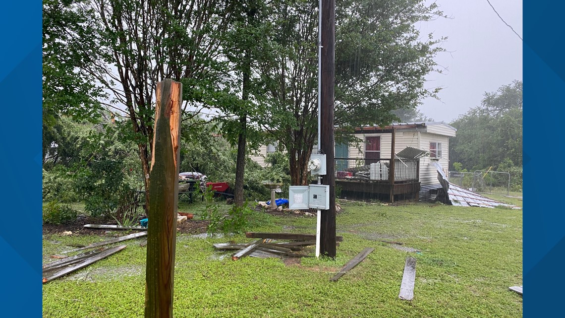 Smithville family survives tornado