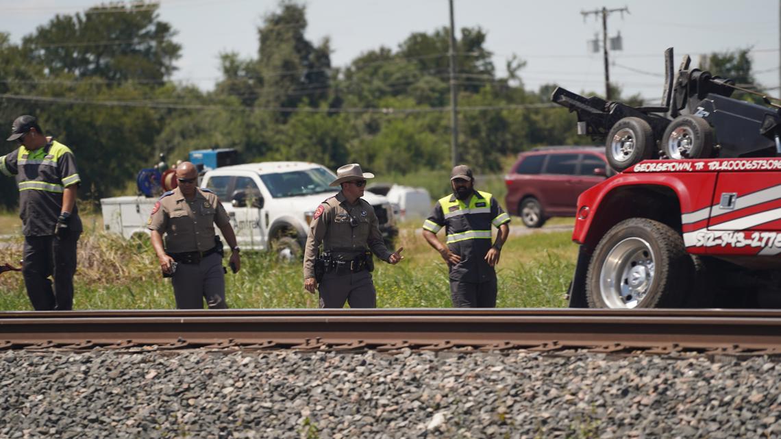 Amtrak train crashes into car in Williamson County; 1 death reported ...