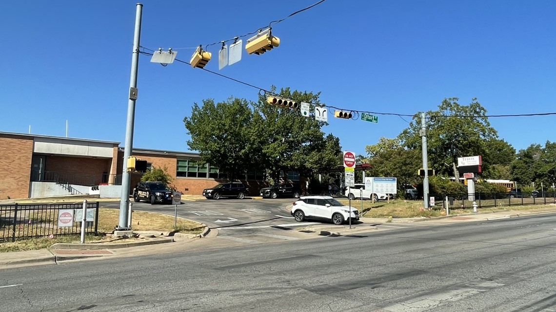 Travis Early College High School in Austin cancels classes - Vimarsana News