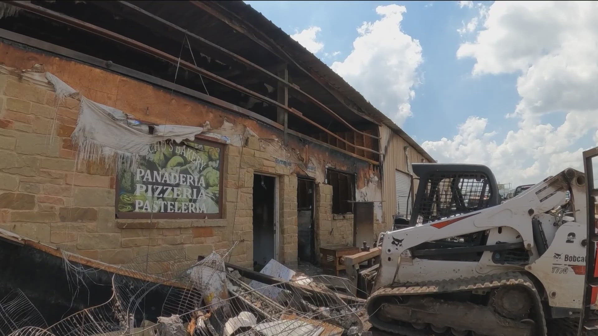 Customers are stepping up to help a family-owned bakery and pizza shop in Del Valle, after a fire destroyed the business.