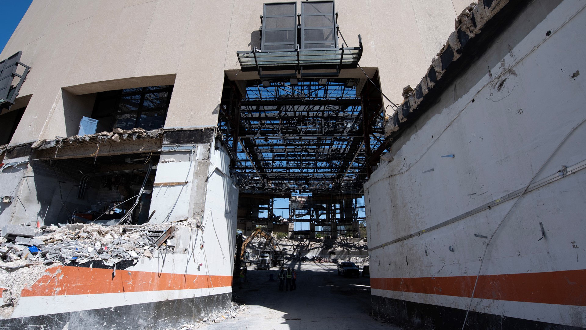 Frank Erwin Center Demolition Continues In Austin, Texas | Kvue.com