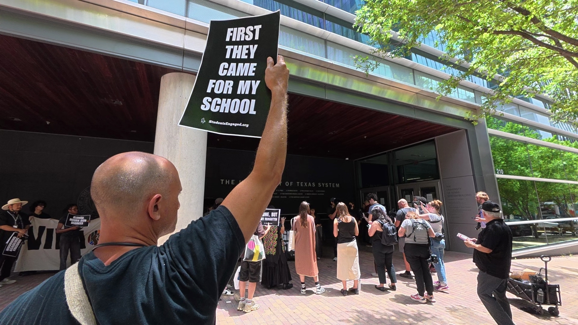 UT students, faculty stage mock funeral to protest academic freedom concerns