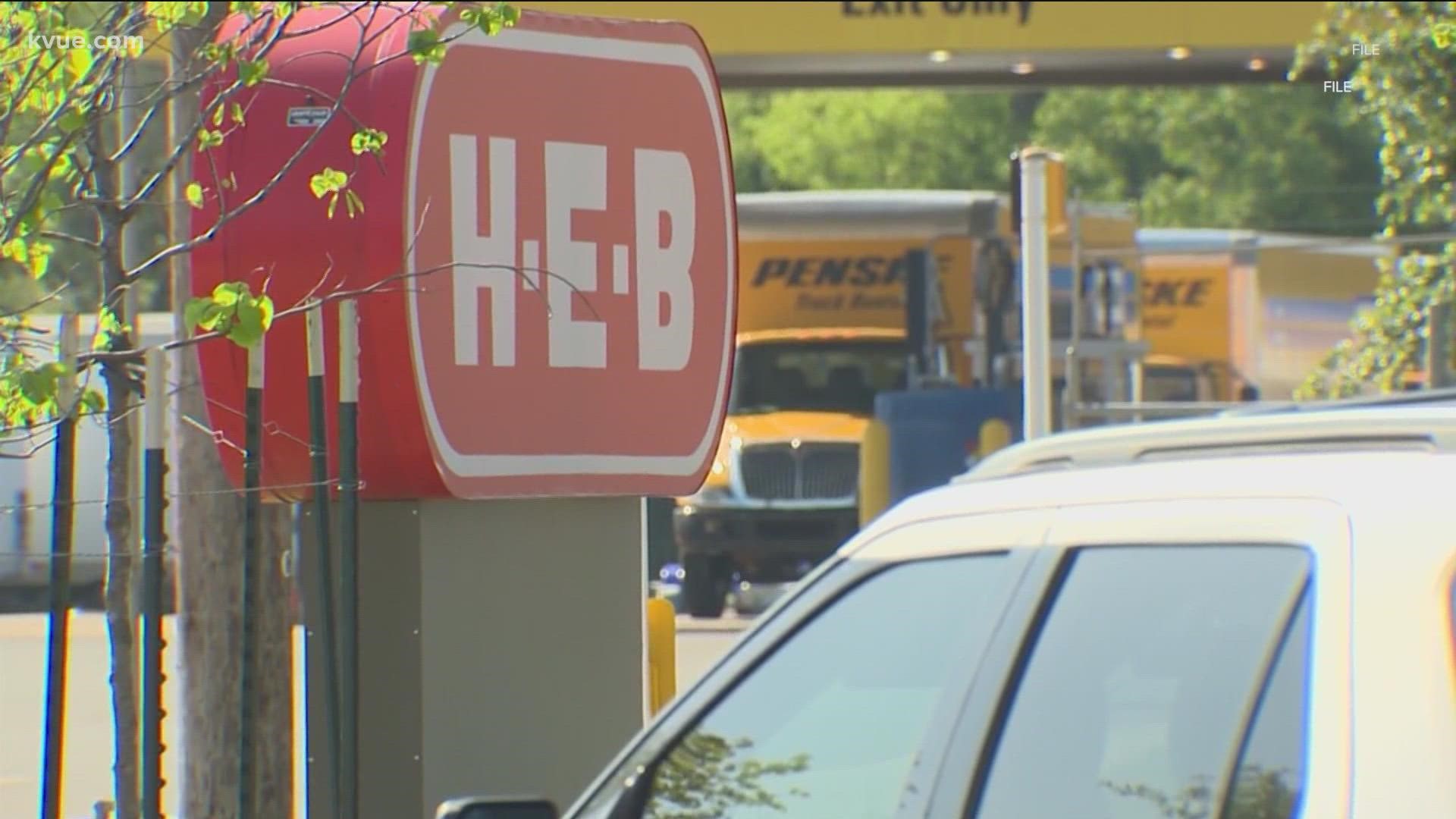 H-E-B plans to open a new location in Oak Hill in late October.