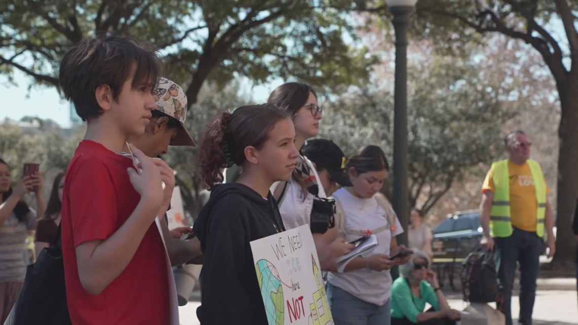 On day off from school, Central Texas students rally against immigration enforcement operations