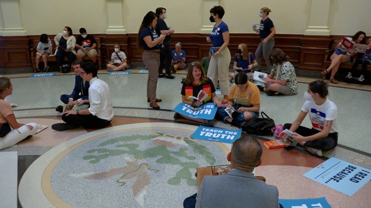 Read-in protest held in rotunda of Texas Capitol in opposition to book-banning policies