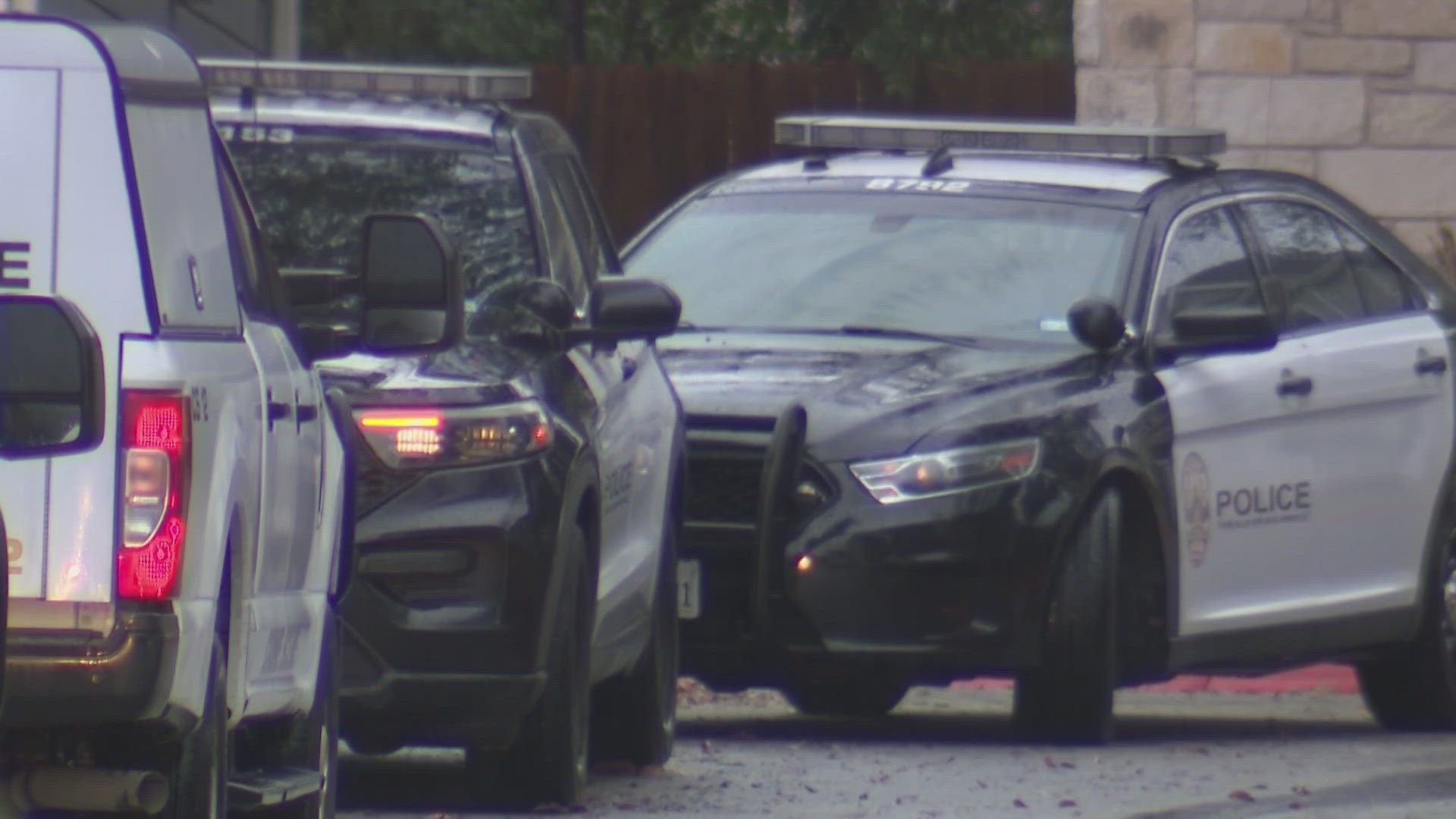 Homicide investigation underway after 2 found dead in South Austin ...