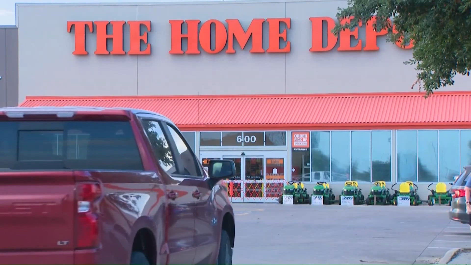 Austin man charged after allegedly attacking victim with hatchet at Hutto Home Depot