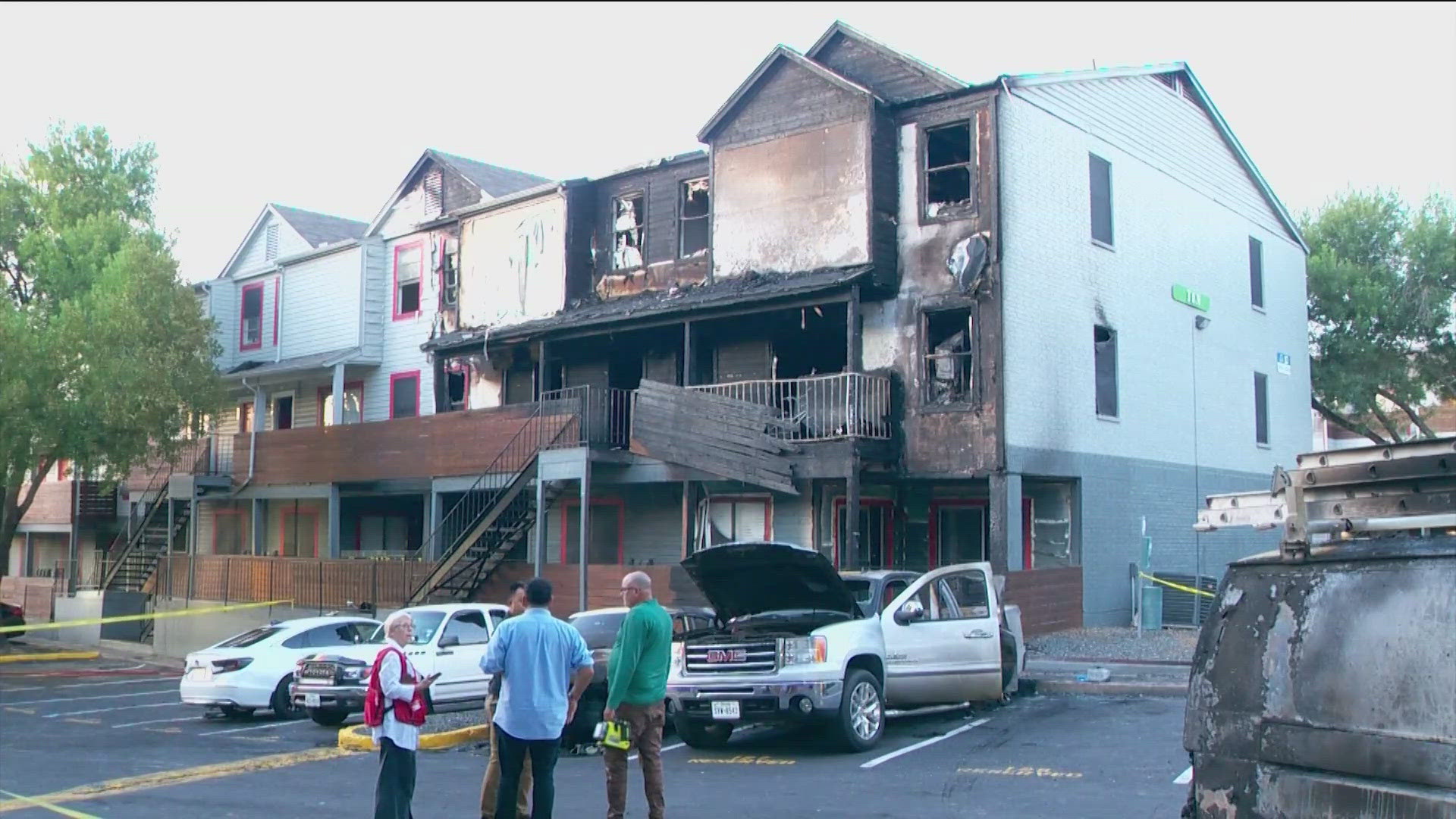 A Central-East Austin apartment fire displaces over 30 people | kvue.com