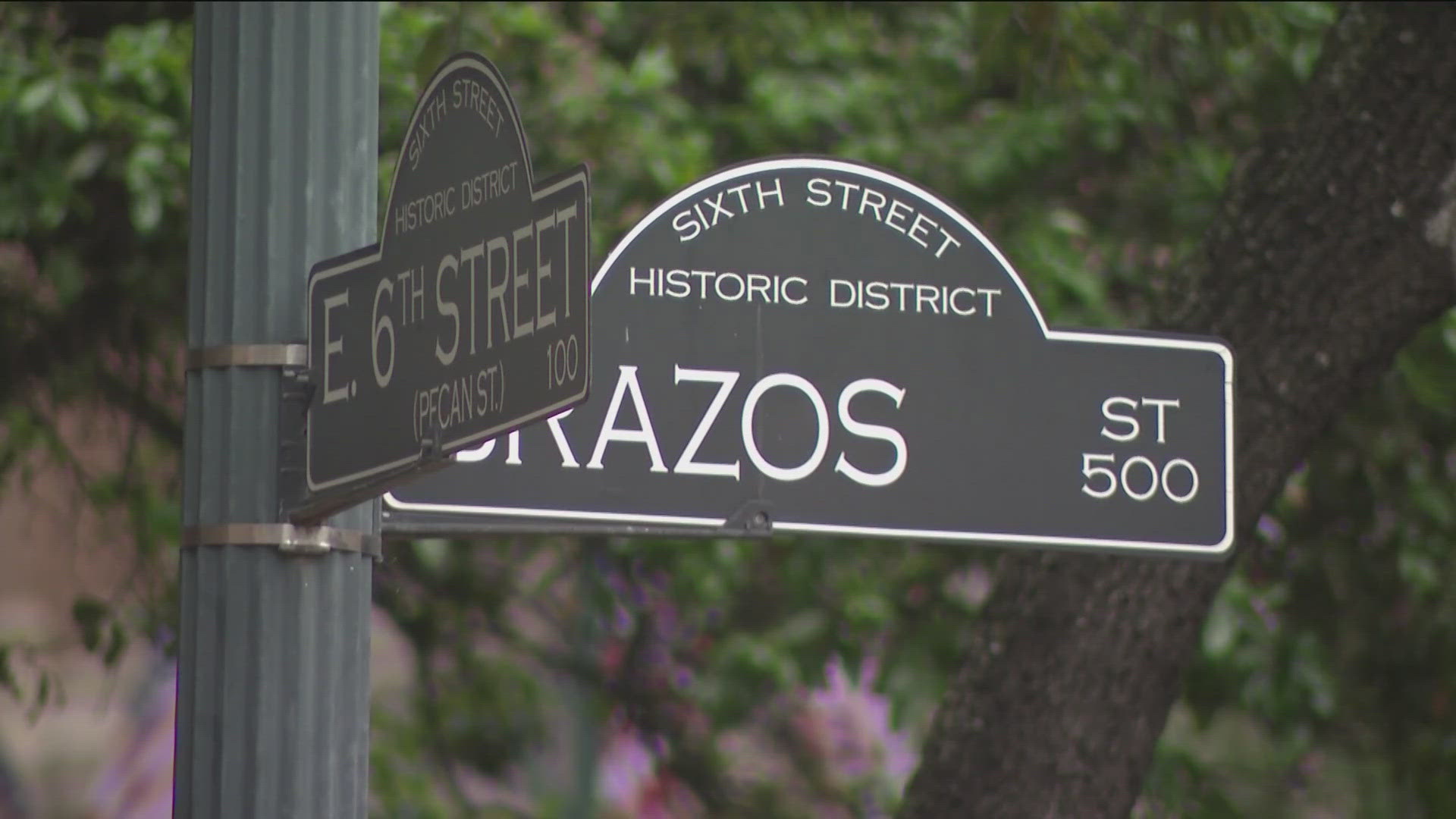 Police are searching for a suspect after four people were injured in a shooting in Downtown Austin early Sunday morning.
