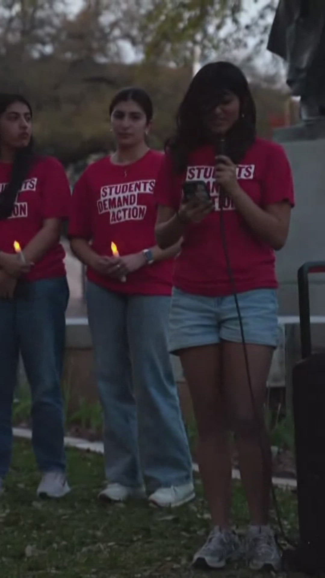 UT Austin students honor the 3 victims of Sunday's mass shooting on ...