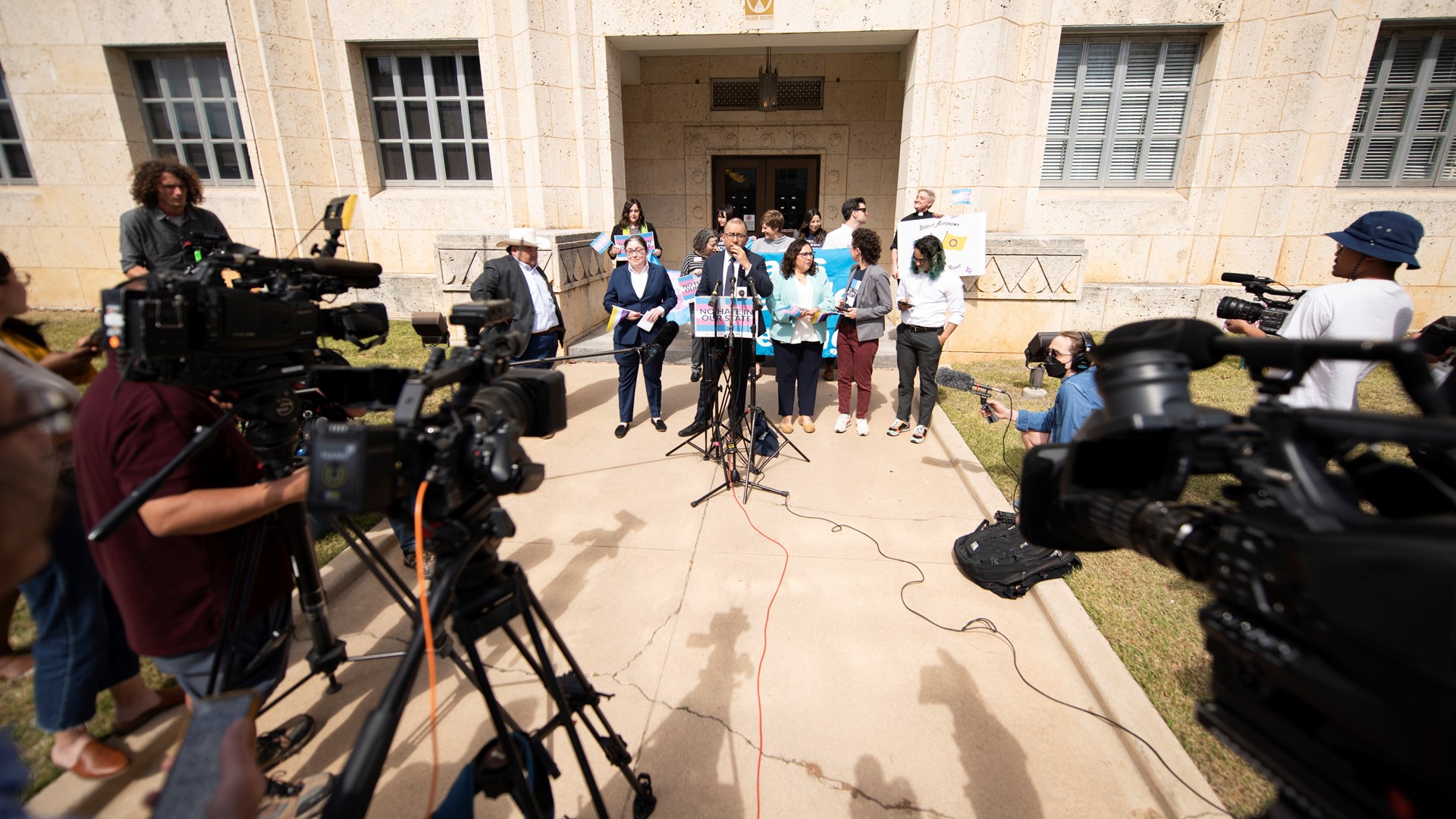 ACLU, families rally in Austin in support of transgender kids | kvue.com