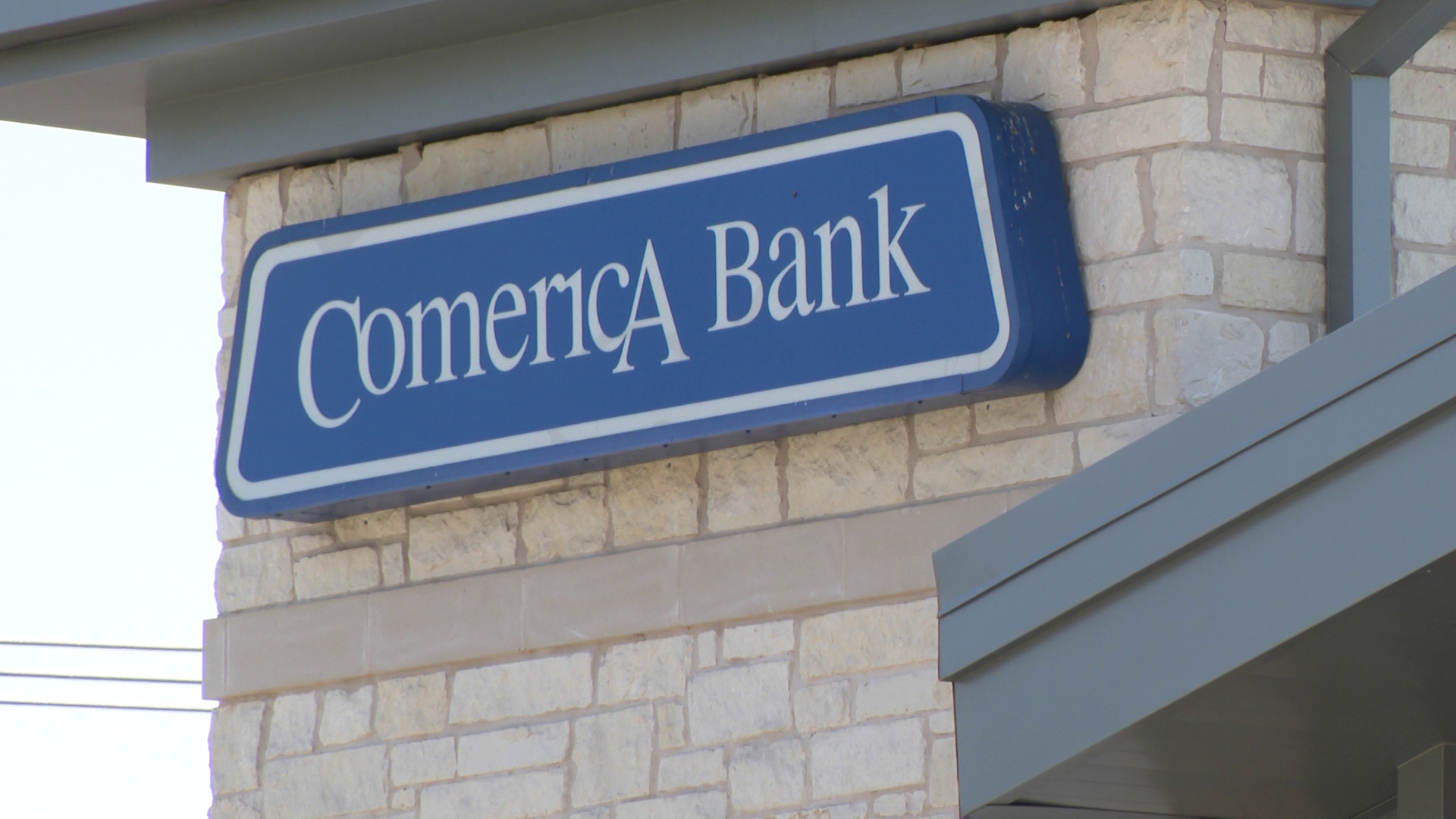 It is unclear what caused the outage, but the bank said it doesn't appear to be any sort of cyberattack.