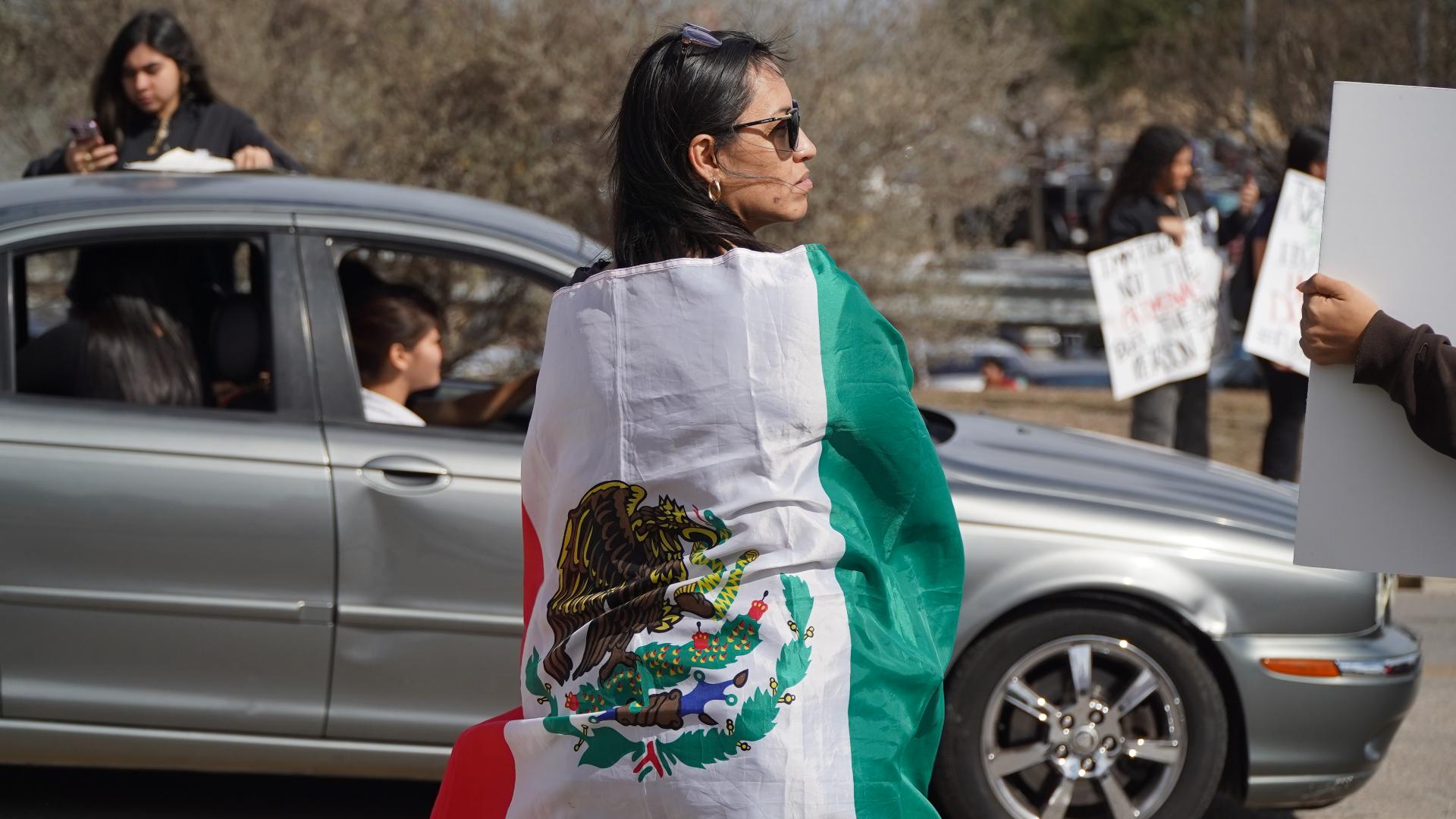 Students at multiple Central Texas schools walk out of class to protest ...