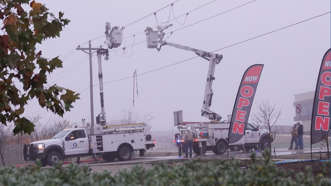 Electric pole fires cause power outages in Travis, Hays and Bastrop counties