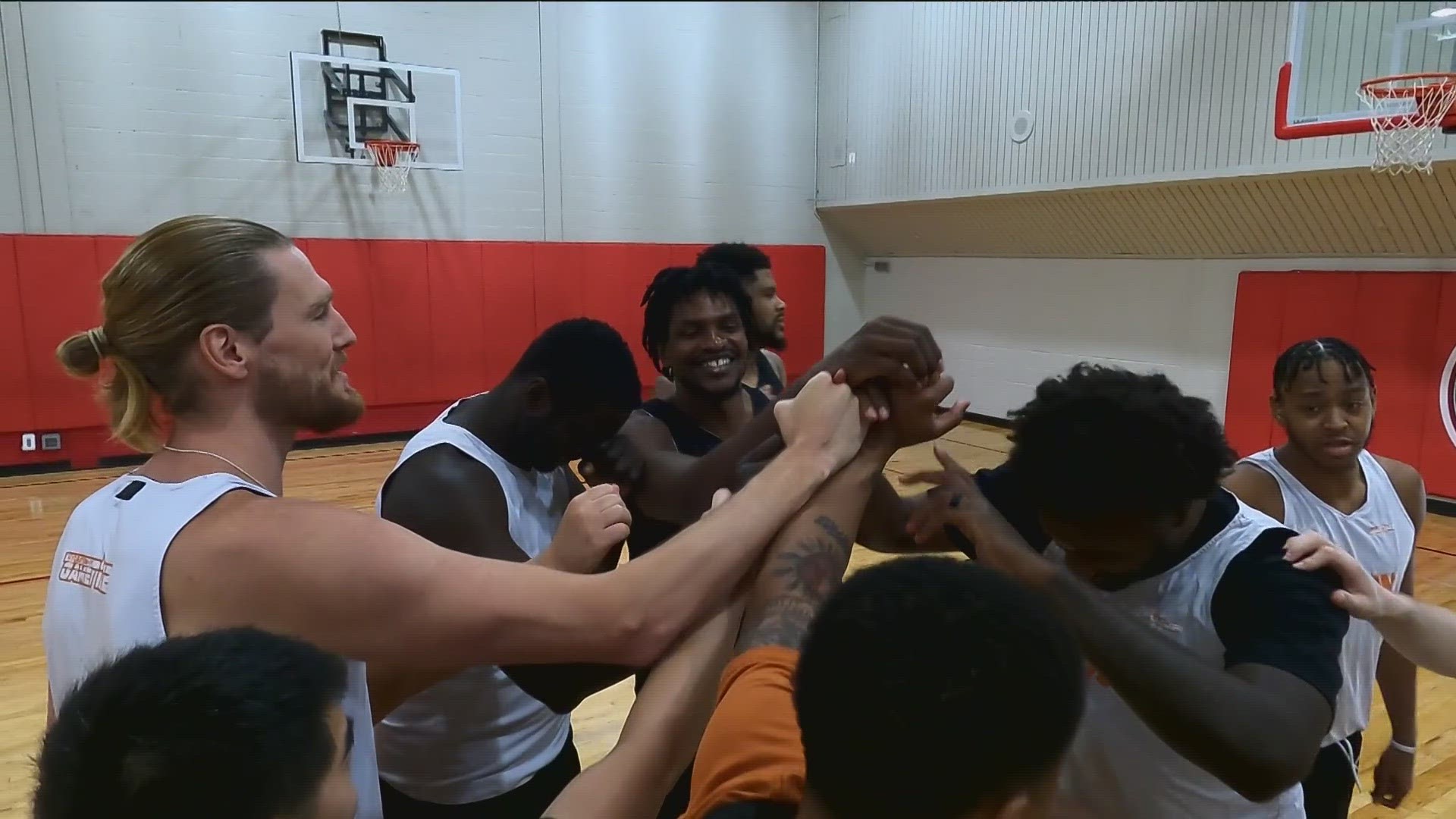 About a dozen former Longhorns basketball stars have teamed up to play in a tournament with $1 million on the line. A former UT team manager made it all happen.