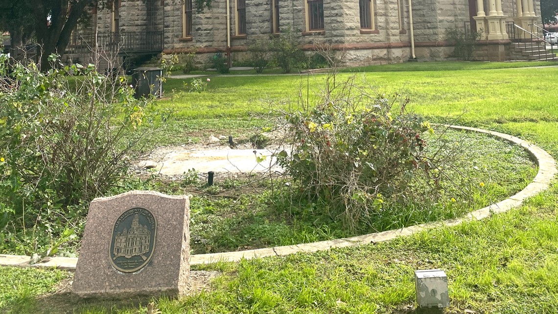 Confederate monument removed from Caldwell County courthouse - Vimarsana News
