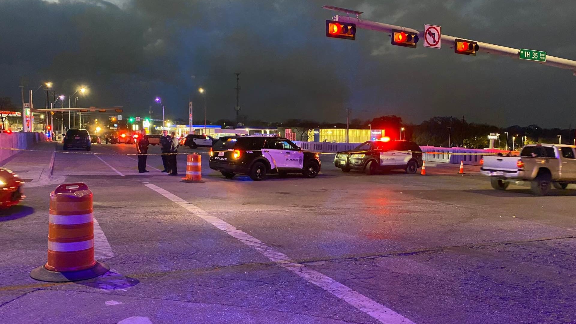 Grand jury clears 2 Austin police officers in 2022 use of force case ...