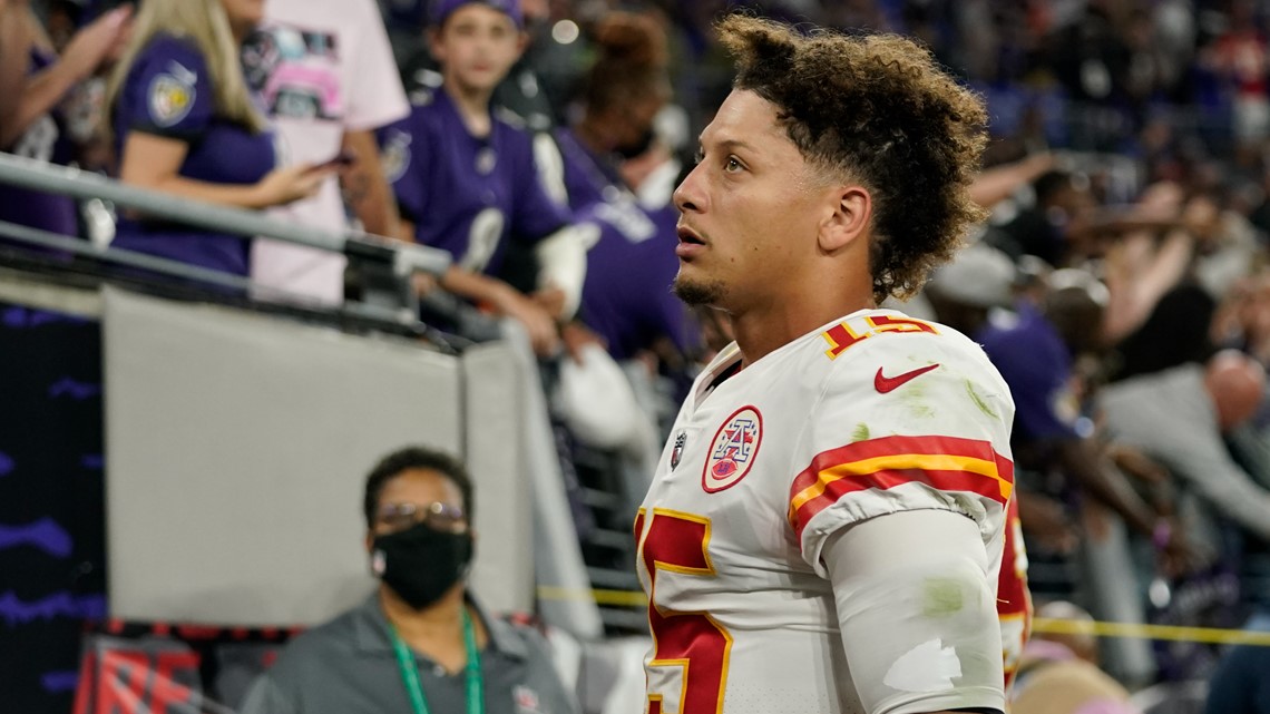 WATCH: Patrick Mahomes' Brother Jackson Pours Water on Ravens Fans