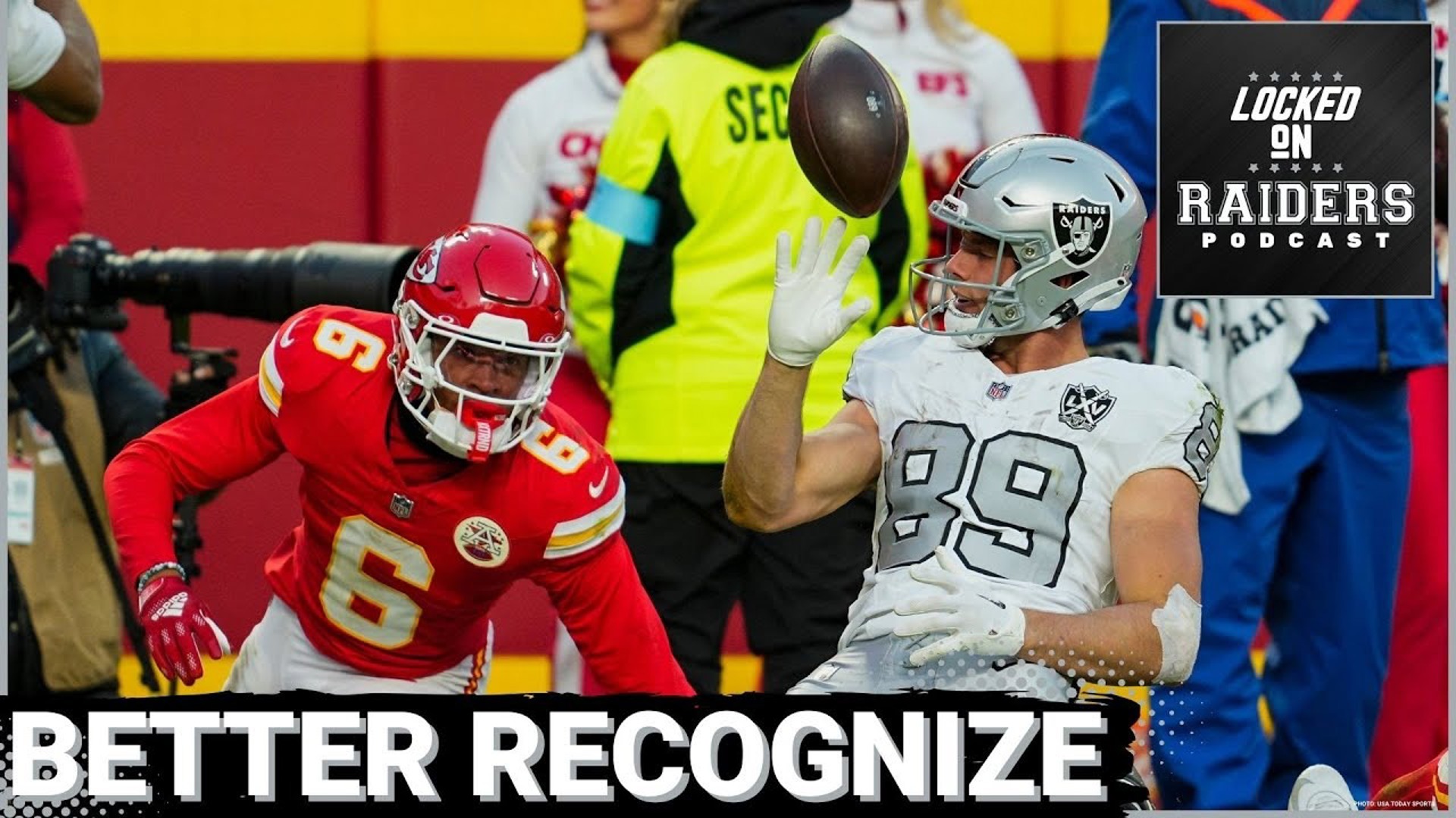 Rookie Brock Bowers continues to earn National recognition and from NFL fans for what he has done his rookie season so far.